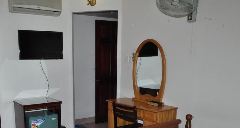 اتاق استاندارد سه نفره, An An