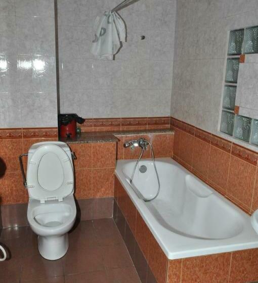 اتاق استاندارد سه نفره, An An