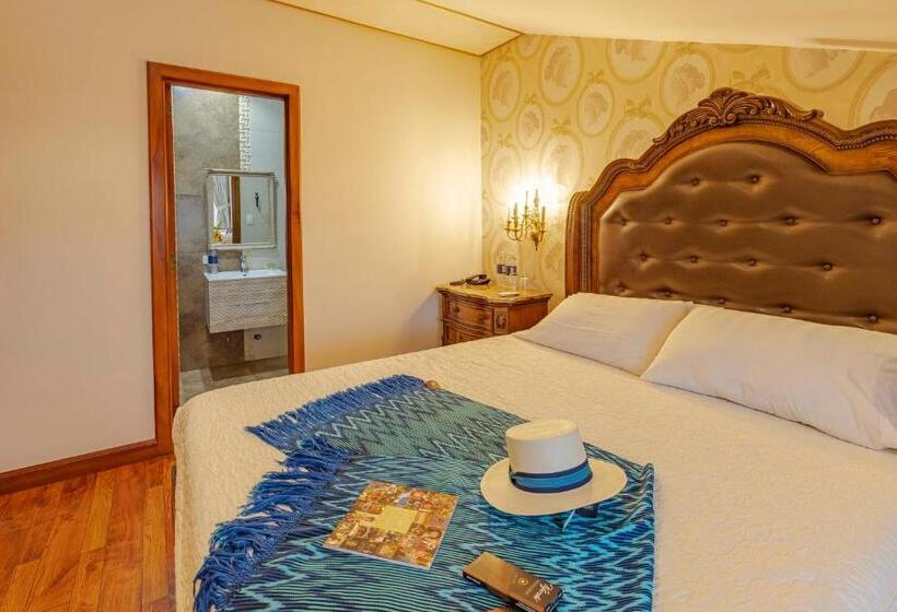 سوییت لوکس, Azul De La Plaza By Chat Noir