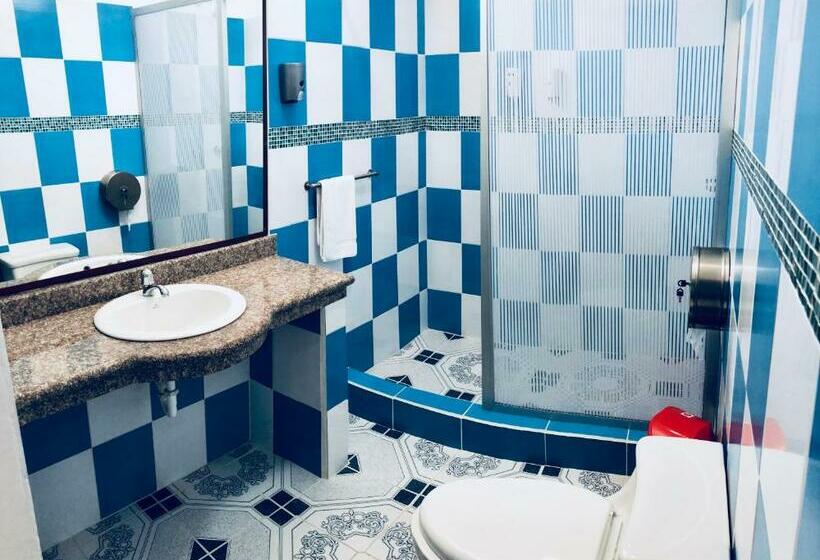 اتاق استاندارد سه تخته با چشم‌انداز باغ, Blue Marlin