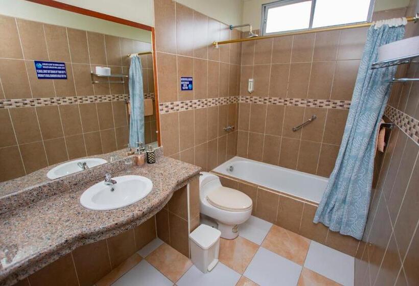 اتاق استاندارد چهارنفره با چشم‌انداز باغ, Blue Marlin