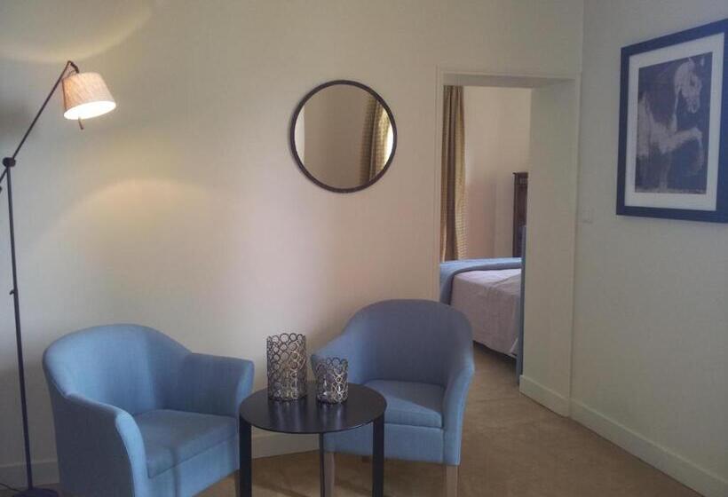 סוויטת ג'וניור, Château De Perreux, The Originals Collection