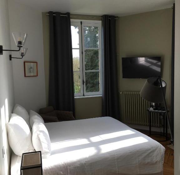 חדר סטנדרט לארבעה, Château De Perreux, The Originals Collection