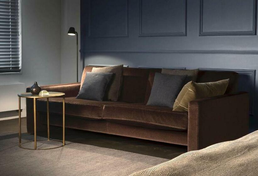 سوییت جونیور, Commune Suites