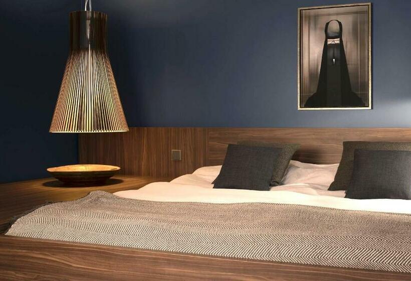 سوییت جونیور, Commune Suites