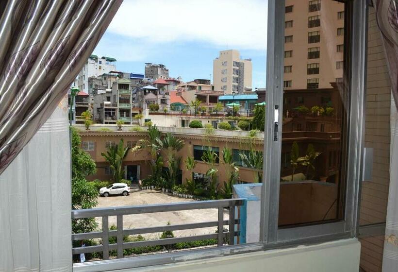 اتاق لوکس با بالکن, Hai Trang