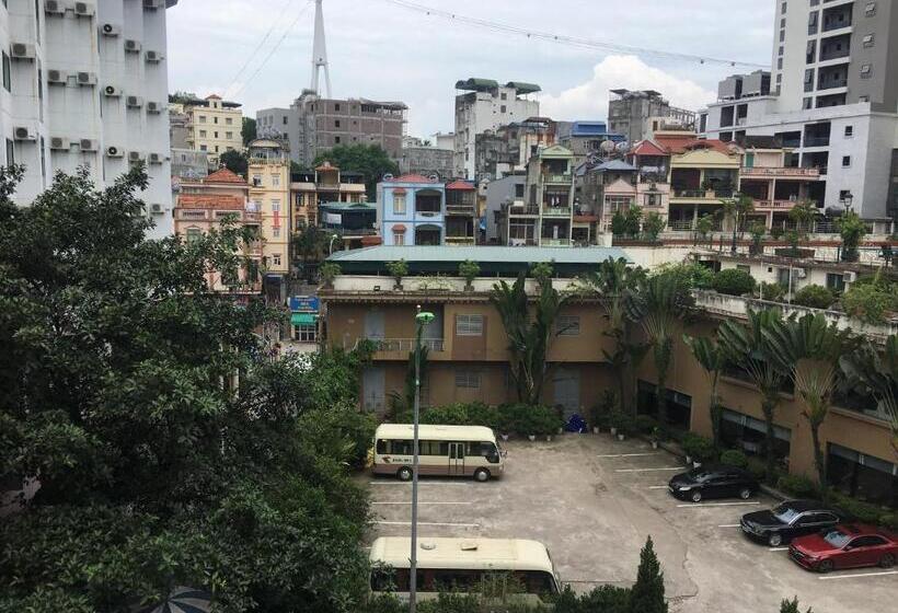 اتاق لوکس با بالکن, Hai Trang