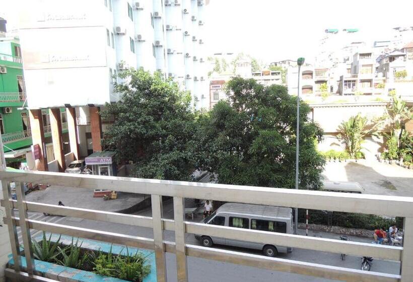 اتاق لوکس با بالکن, Hai Trang