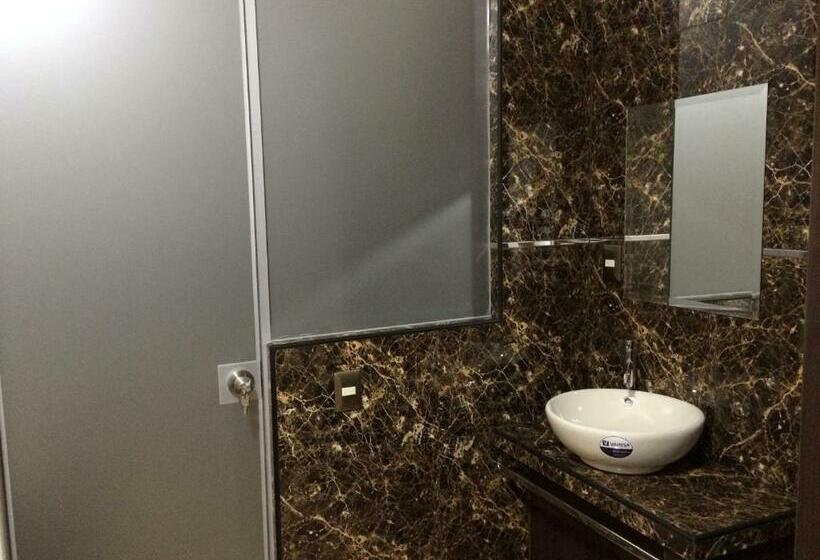 标准三人间, Hostal Gold Star