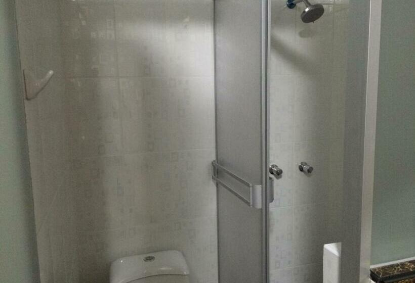 标准三人间, Hostal Gold Star