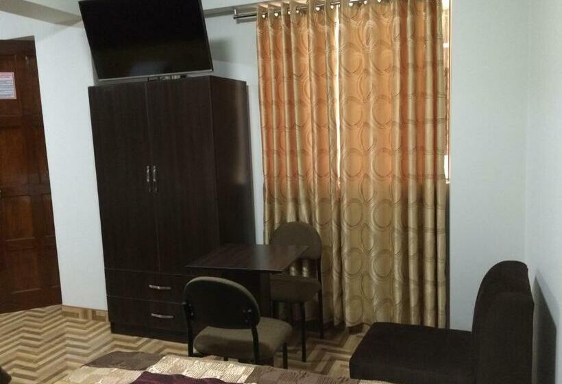 家庭间, Hostal Gold Star