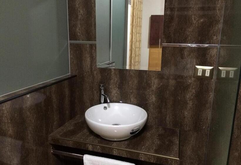 家庭间, Hostal Gold Star