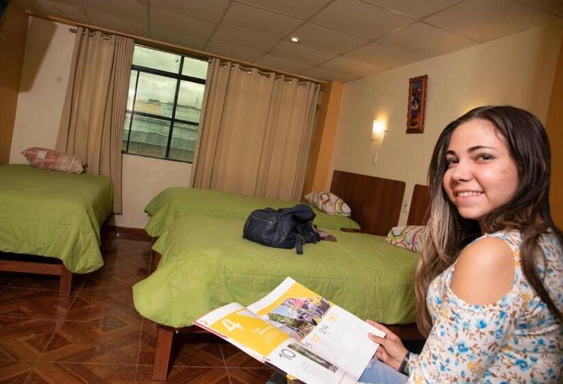 غرفة قياسية ثلاثية, Las Lomas