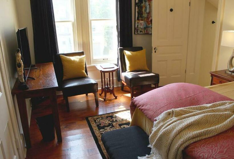 جناح مزود بجاكوزى, Norfolk Guest House Inn