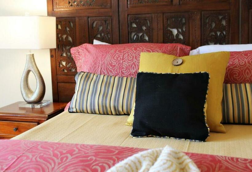 جناح مزود بجاكوزى, Norfolk Guest House Inn