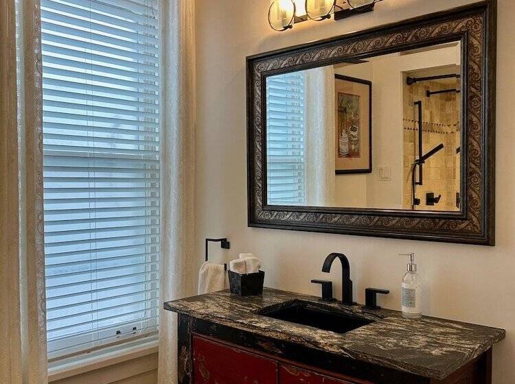 غرفة قياسية مزوَّدة بجاكوزي, Norfolk Guest House Inn