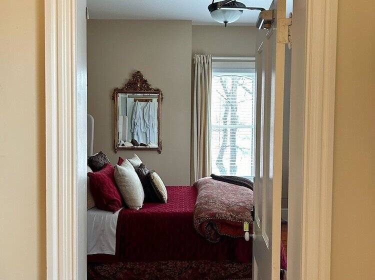 غرفة قياسية مزوَّدة بجاكوزي, Norfolk Guest House Inn