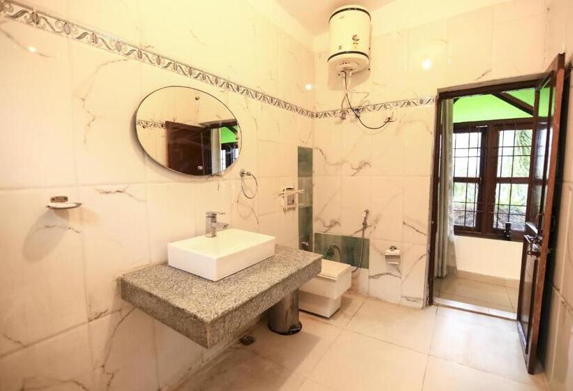 バルコニー付スイート, Swiss Cottage And Spa By Salvus