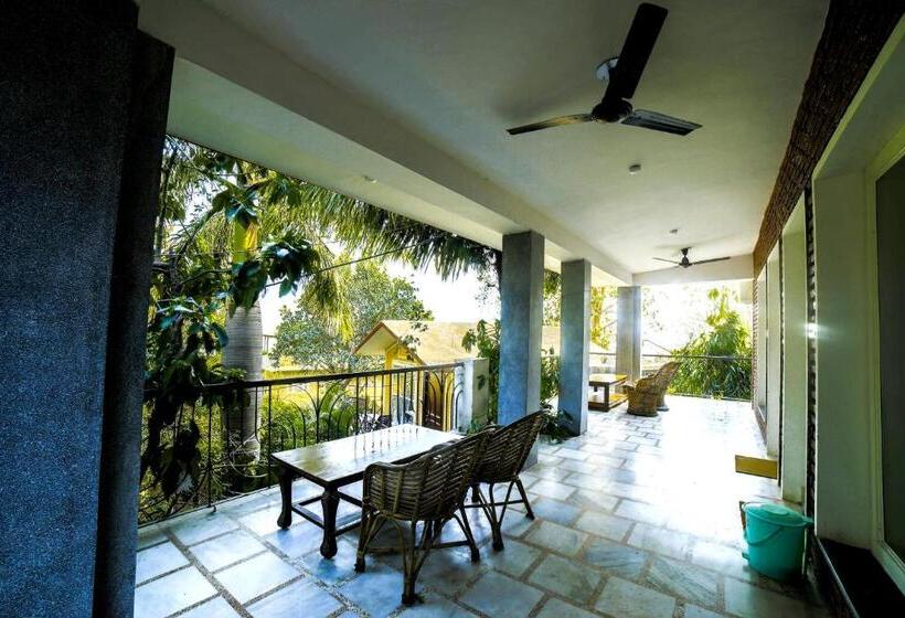 バルコニー付プレミアムルーム, Swiss Cottage And Spa By Salvus