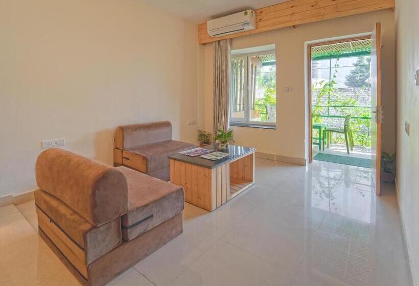 バルコニー付きジュニアスイート, Swiss Cottage And Spa By Salvus