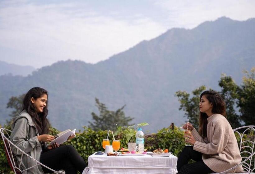 テラス付きデラックスルーム, Swiss Cottage And Spa By Salvus