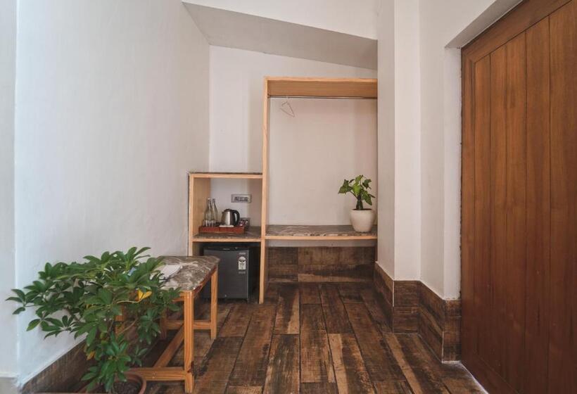 テラス付きデラックスルーム, Swiss Cottage And Spa By Salvus