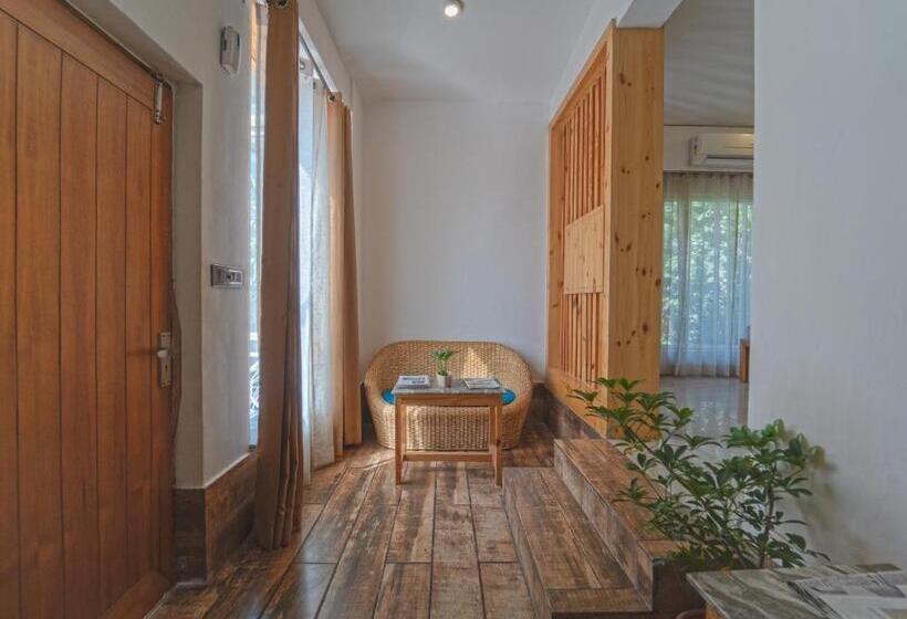 テラス付きデラックスルーム, Swiss Cottage And Spa By Salvus