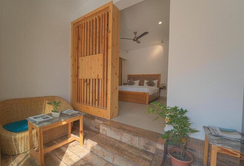 テラス付きデラックスルーム, Swiss Cottage And Spa By Salvus