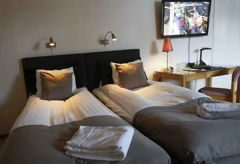 Perhehuone, Park Hotell