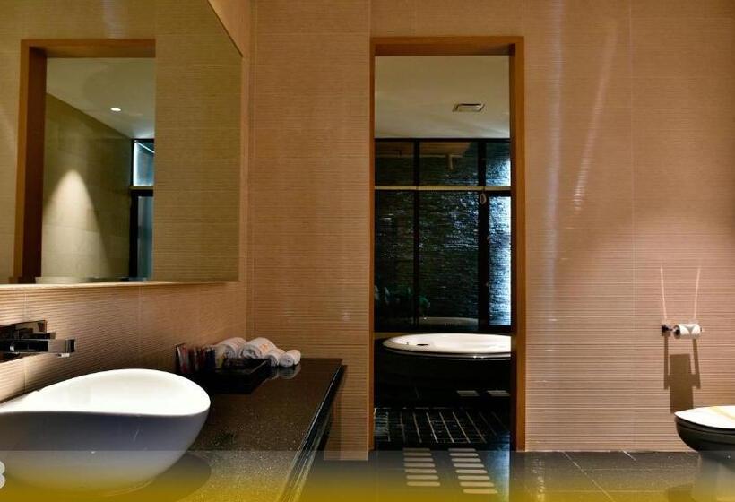 سوییت لوکس, Wehome Motel