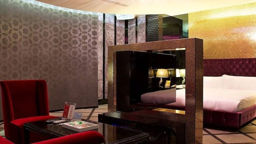 سوییت لوکس, Wehome Motel