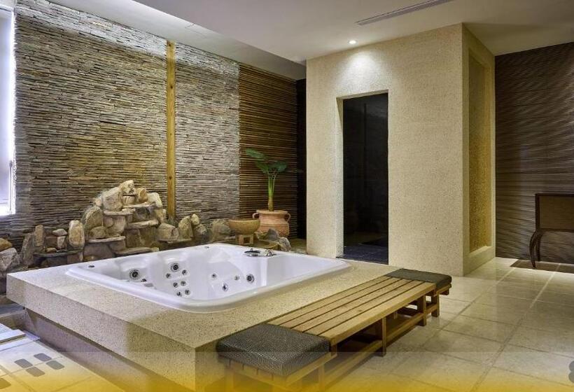 سوییت لوکس, Wehome Motel