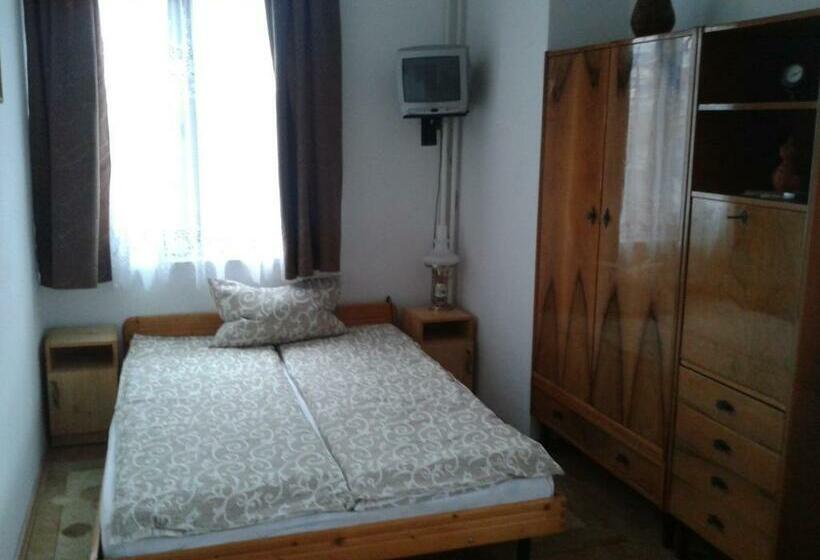 חדר סטנדרט, Csaki Vendeghaz