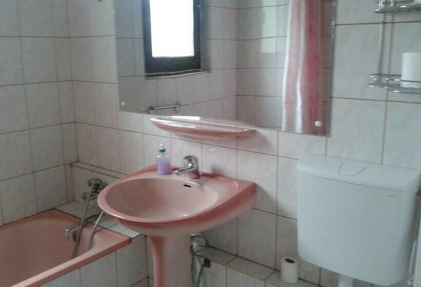 חדר סטנדרט, Csaki Vendeghaz