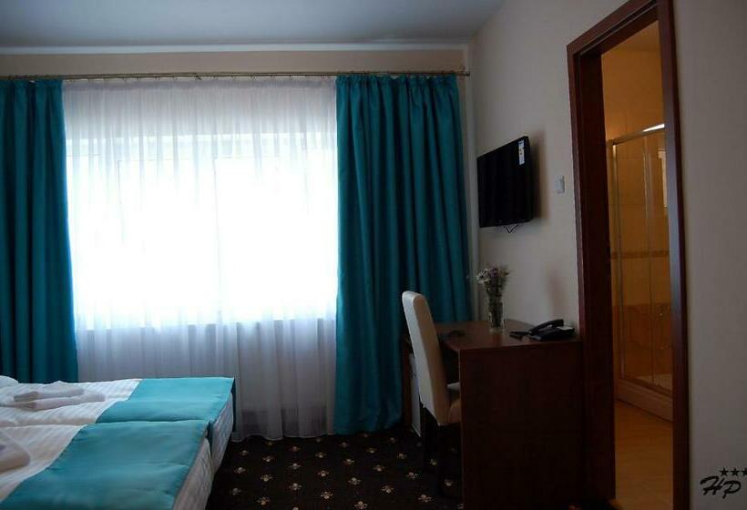 غرفة قياسية ثلاثية, Hostel Paltinis