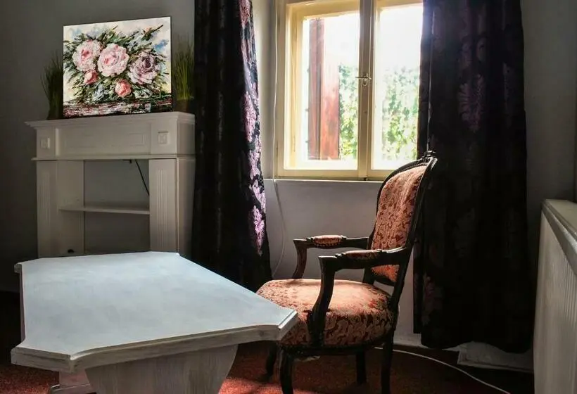 اتاق استاندارد با سرویس بهداشتی مشترک, Hostel Pangeea