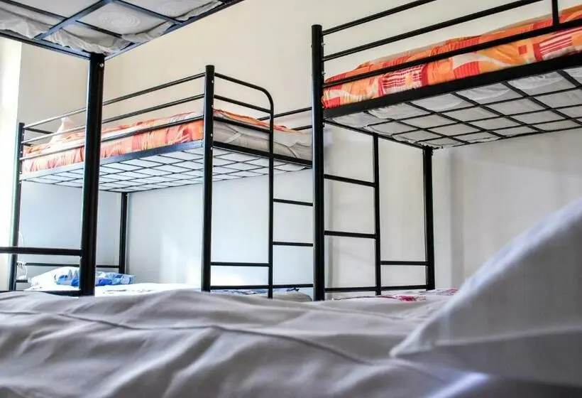 تختخواب در اتاق مشترک, Hostel Pangeea