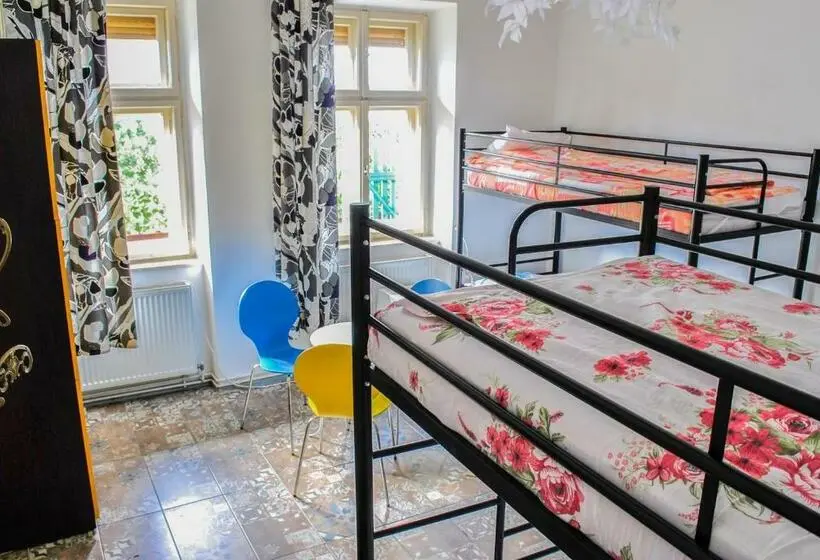 تختخواب در اتاق مشترک, Hostel Pangeea