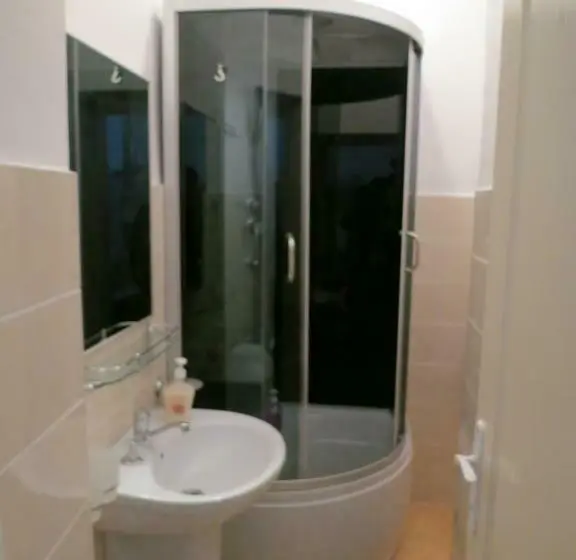 تختخواب در اتاق مشترک, Hostel Pangeea