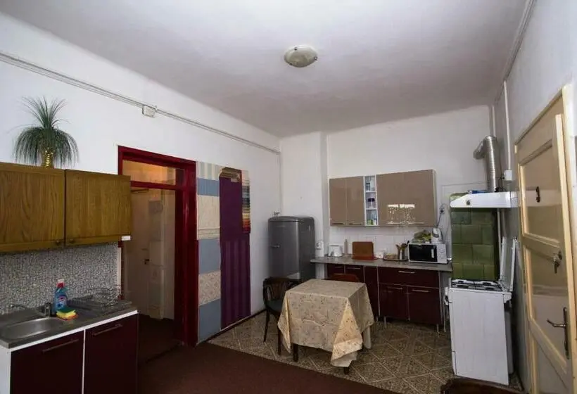 اتاق استاندارد با سرویس بهداشتی مشترک, Hostel Pangeea