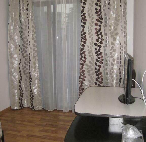 Quarto Estandar Individual com Sacada, Anina