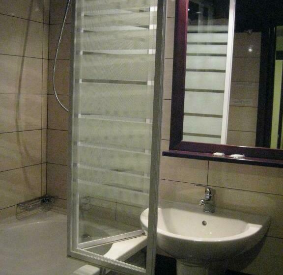 Quarto Estandar, Anina