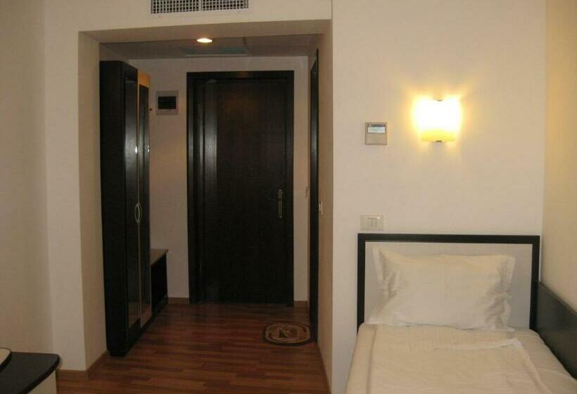 Quarto Estandar Individual com Sacada, Anina