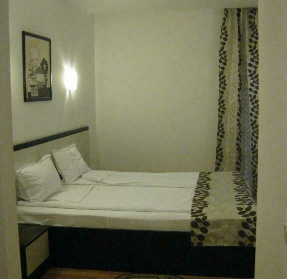 Quarto Estandar, Anina