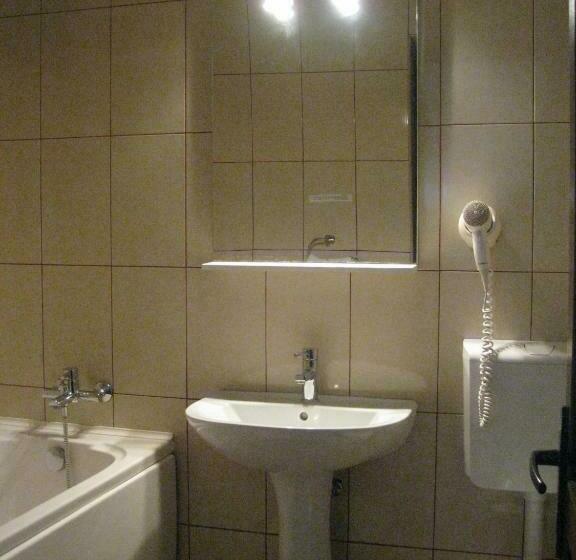 Quarto Estandar, Anina