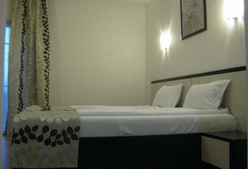 Quarto Estandar, Anina