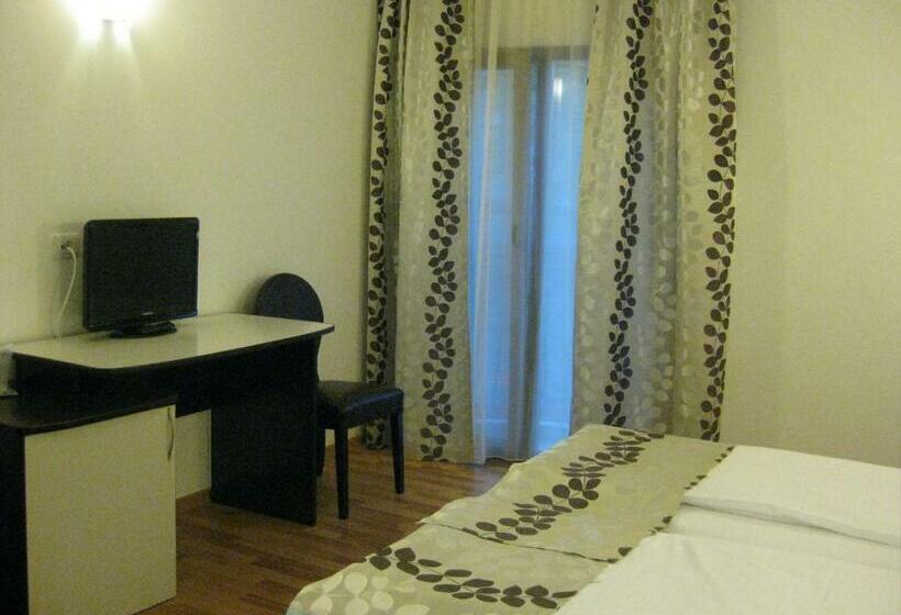 Quarto Estandar, Anina