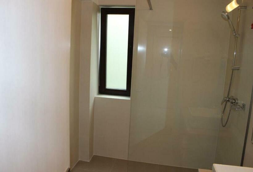 Quarto Deluxe, Anina