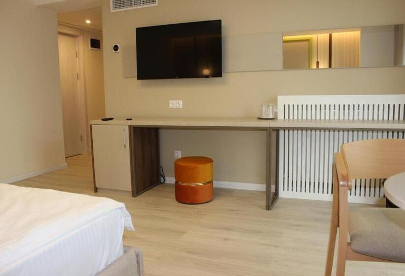 Quarto Deluxe, Anina