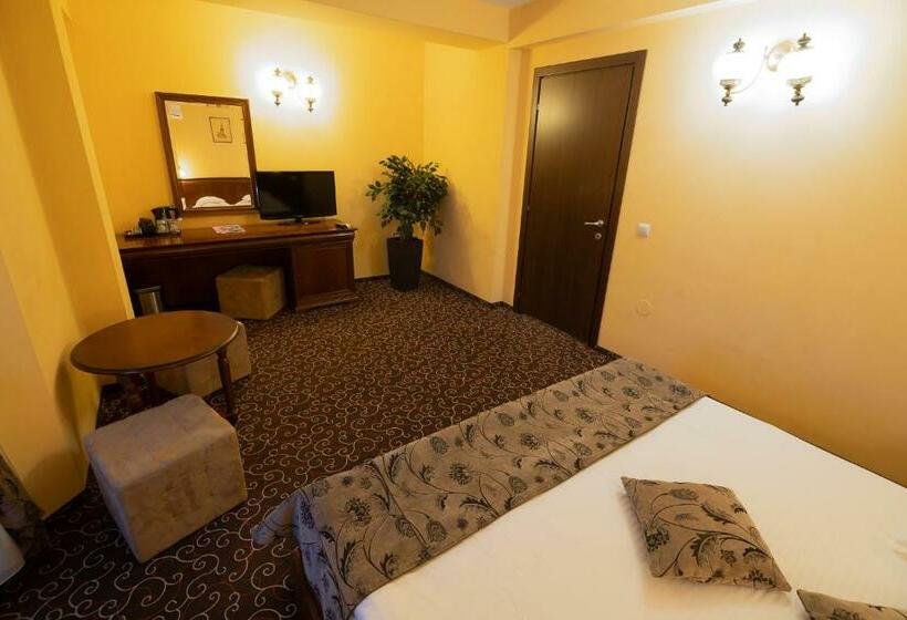 شقة غرفة واحدة, Dorna